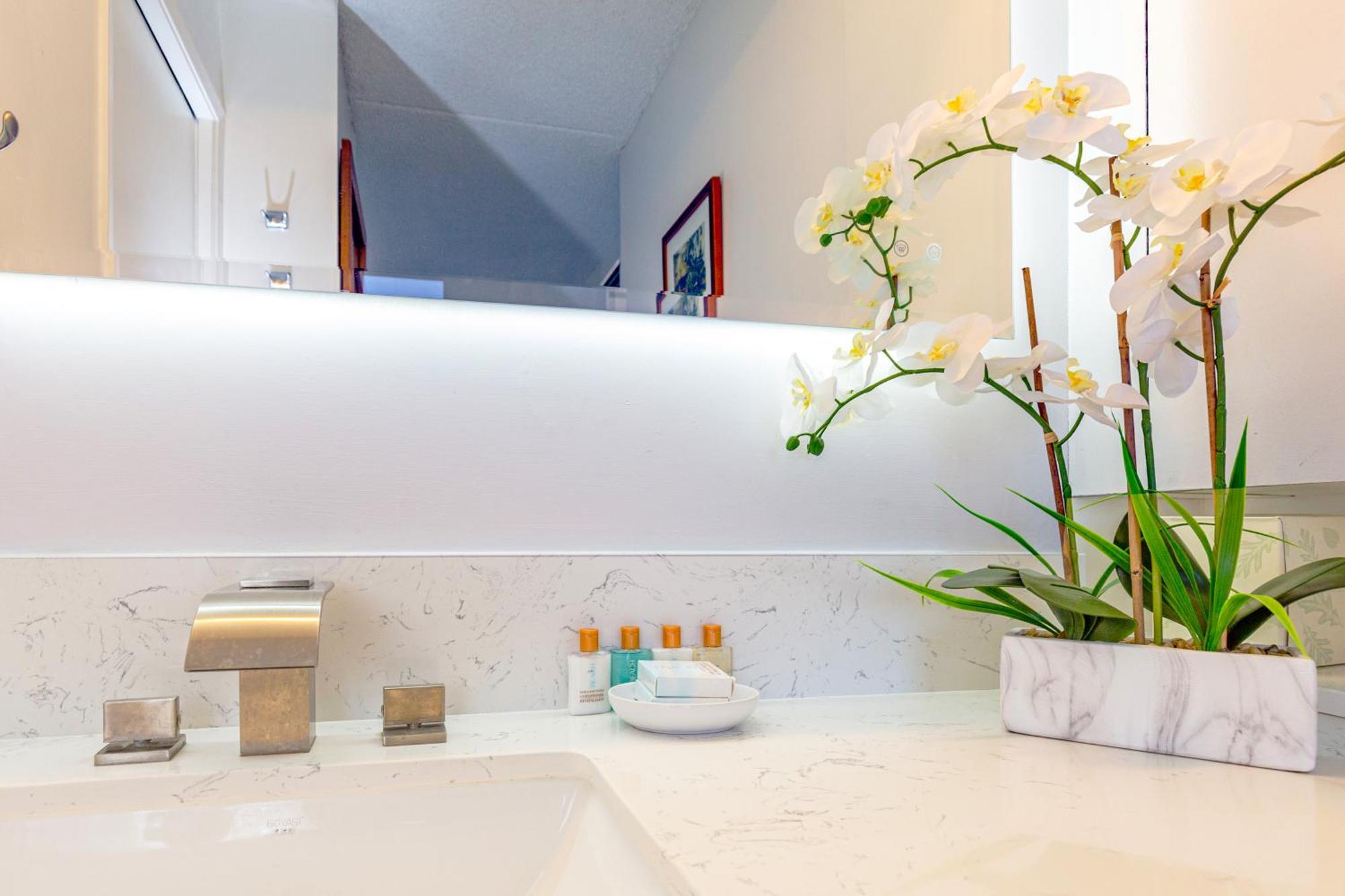 Renovated Ocean View Suite, Near Beach, Free Parking Honolulu Kültér fotó