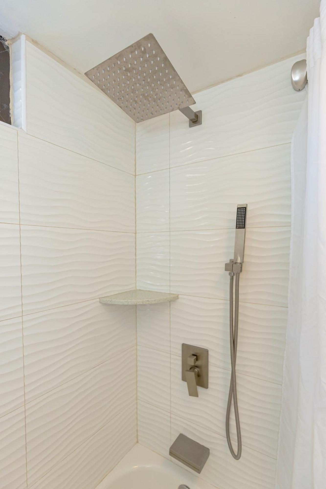 Renovated Ocean View Suite, Near Beach, Free Parking Honolulu Kültér fotó
